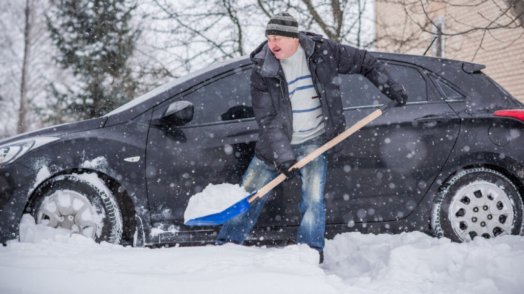 Winter, people and car problem concept. Man stuck in the snow. Mutual aid. Winter problem. transportation, winter and transportation concept