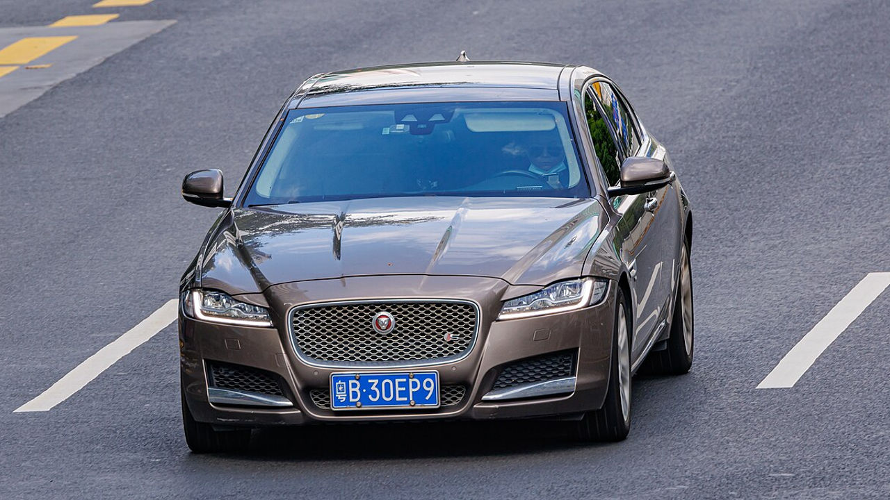 JAGUAR XF SEDAN