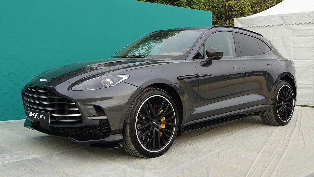 Aston Martin DBX707