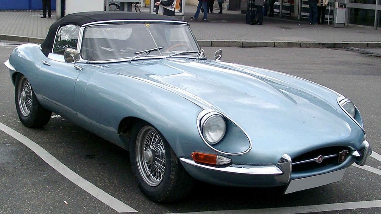 1965 Jaguar E-type Roadster 3.8 - Front quarter rview