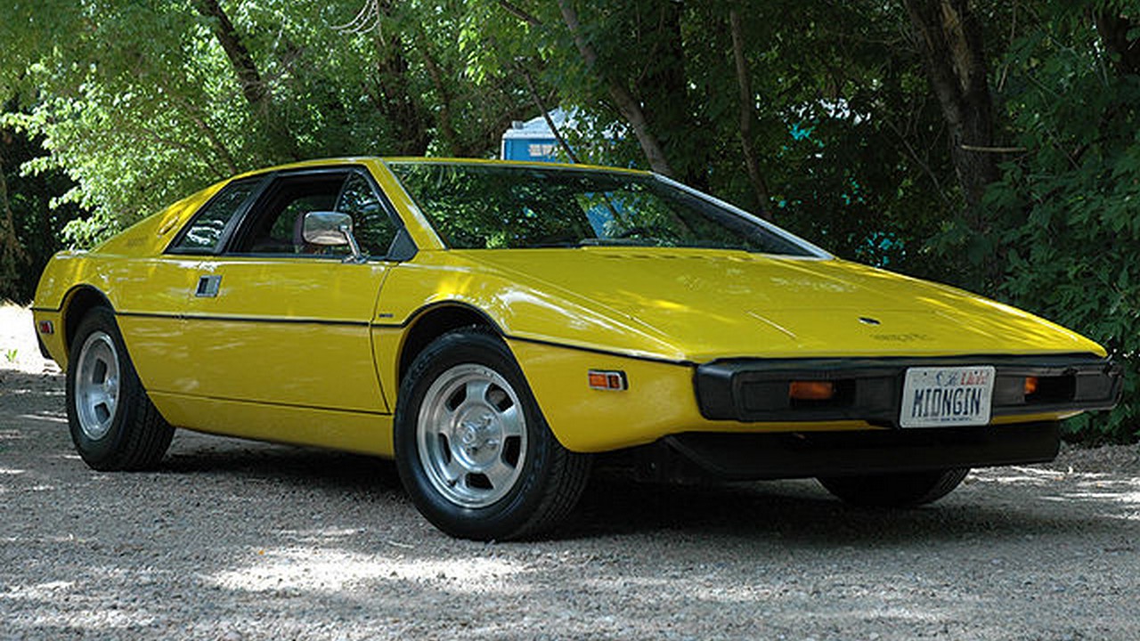 Lotus Esprit S1 - Front quarter view