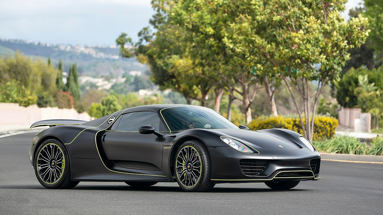 Porsche 918 Sypder - front quarter view