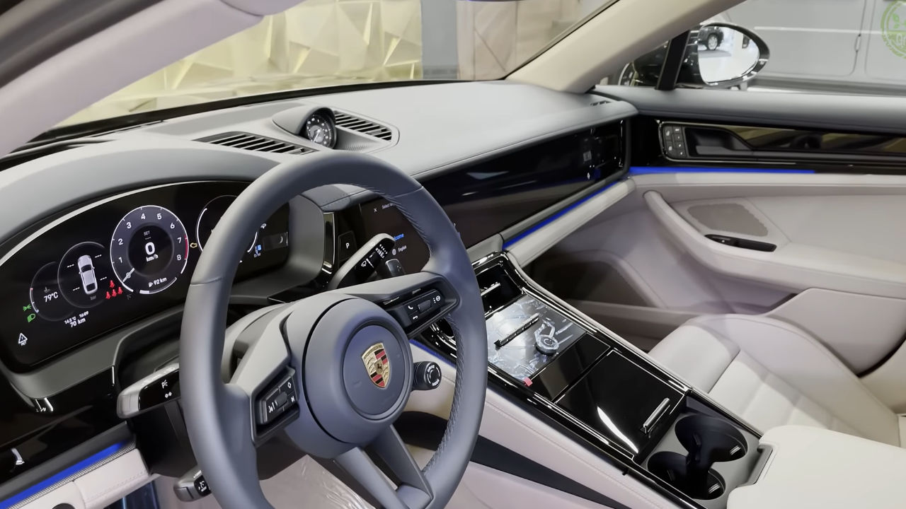 Porsche Panamera Turbo S Executive Interior