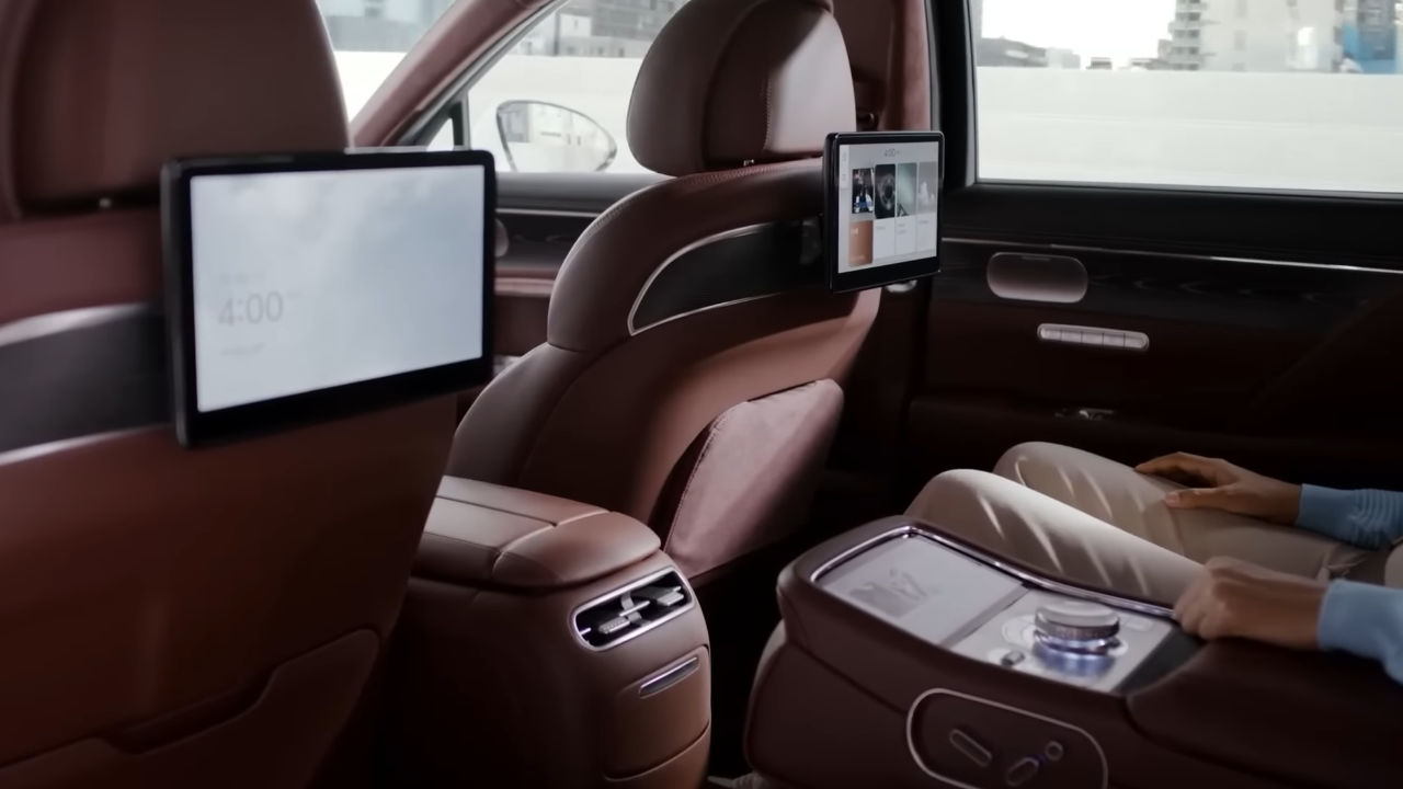 Genesis G90 interior