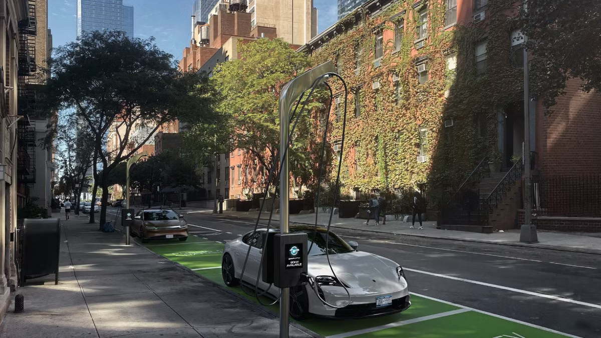 Gravity Technologies Street EV Charger