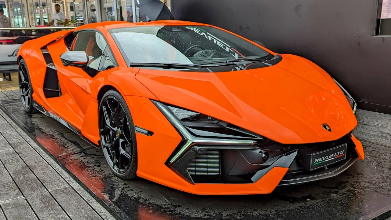 Lamborghini Revuelto