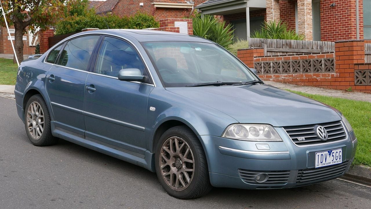 2003 Volkswagen Passat (3BG MY03) W8 4MOTION sedan. Photographed in Thornbury, Victoria, Australia.