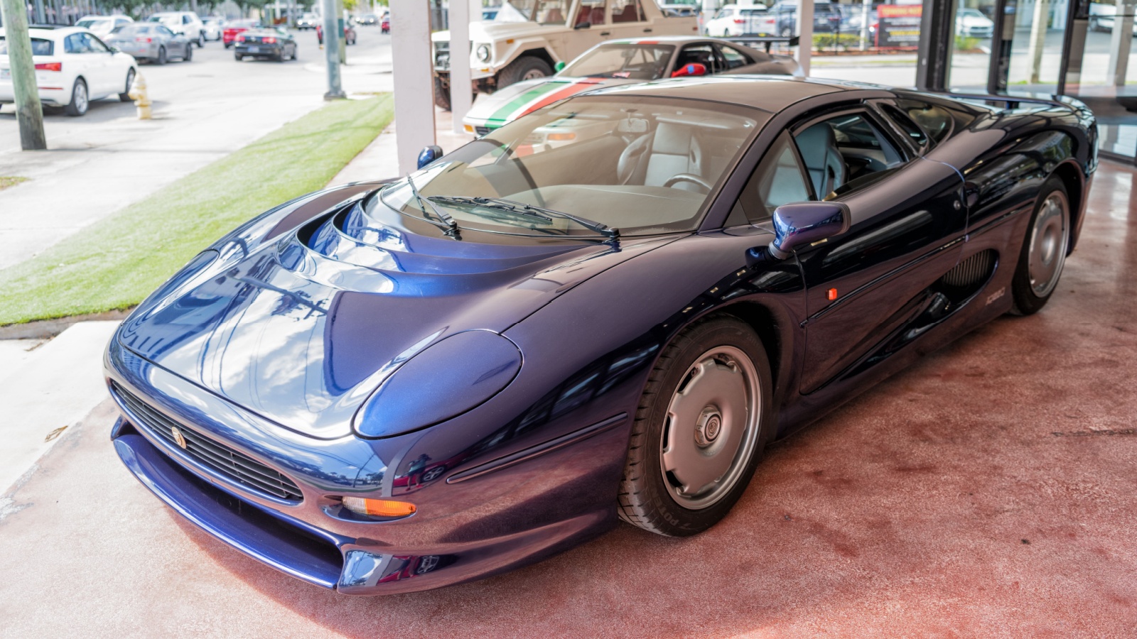 Jaguar XJ220 2