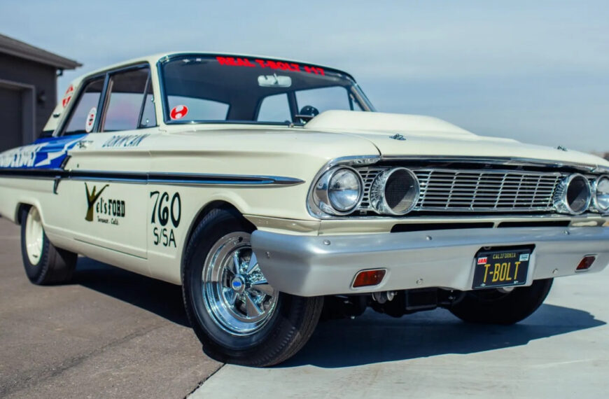 1965 Ford Fairlane Thunderbolt.