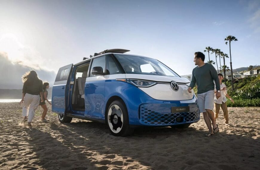 2025-Volkswagen_ID_Buzz with family