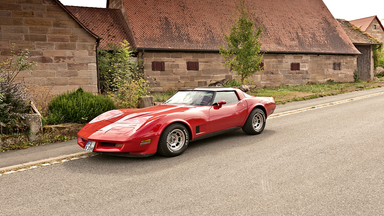 C3 Corvette in red