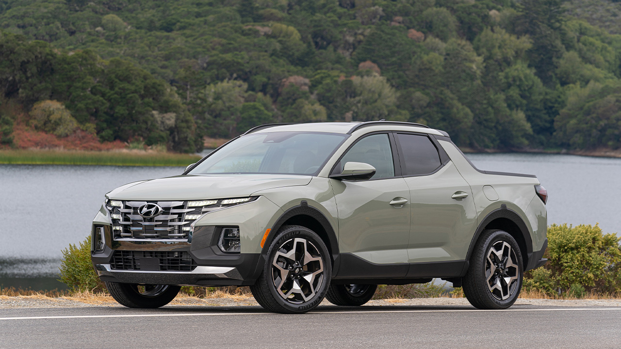The Hyundai Santa Cruz in olive green, front 3/4 view