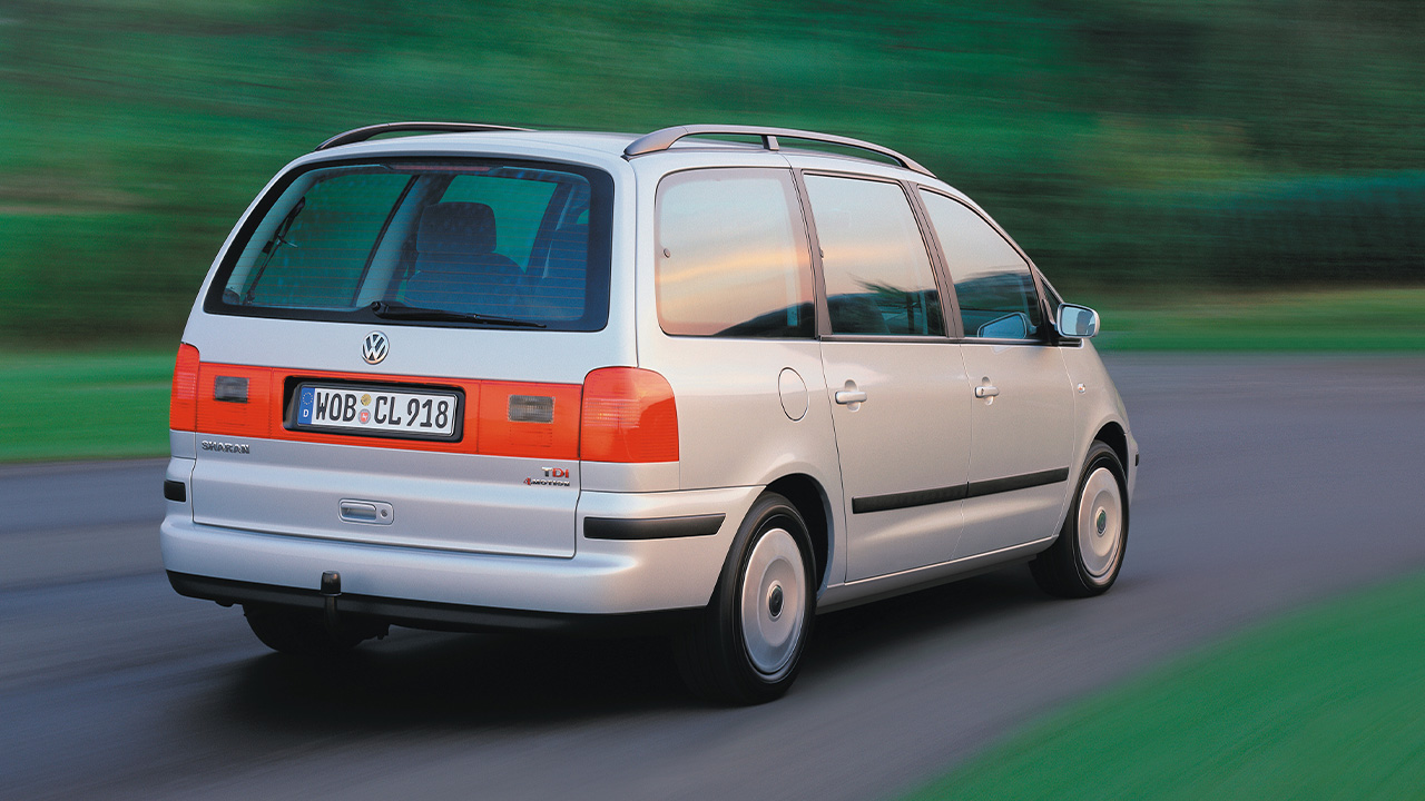 A silver first generation Volkswagen Sharan on the move, front 3/4 view