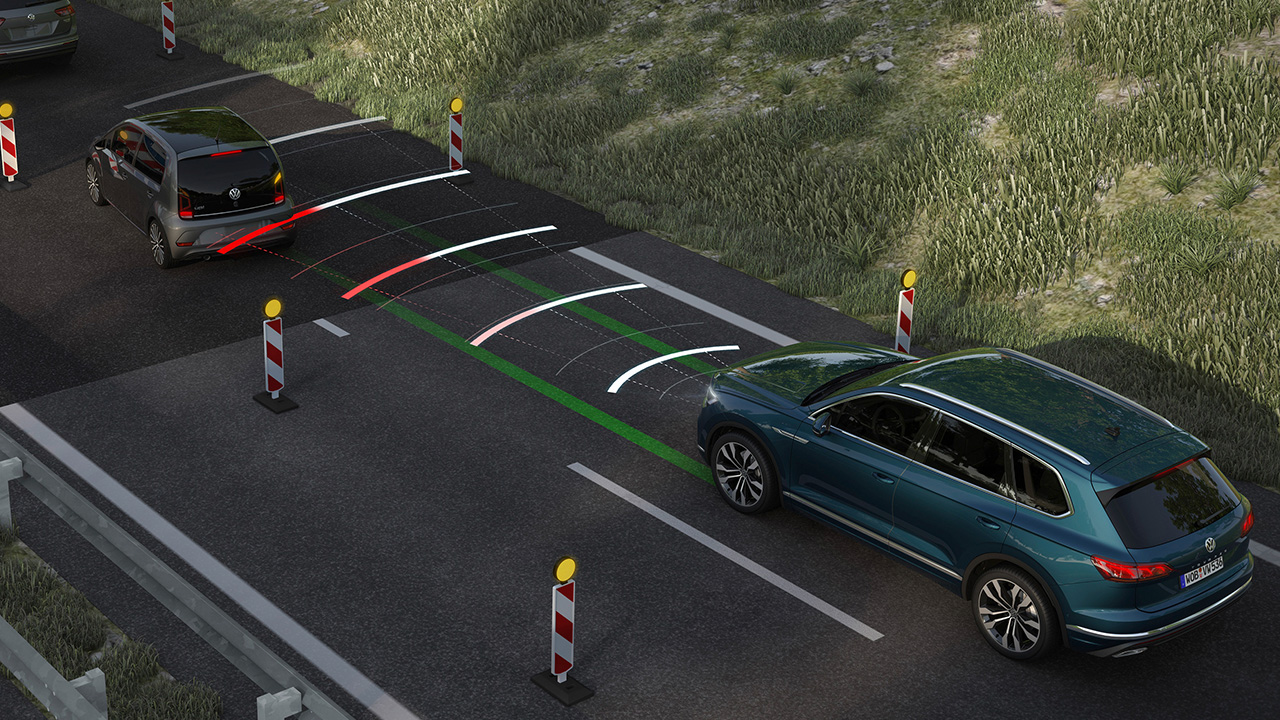 A CG photo of the Volkswagen Touareg demonstrating the forward collision warning system