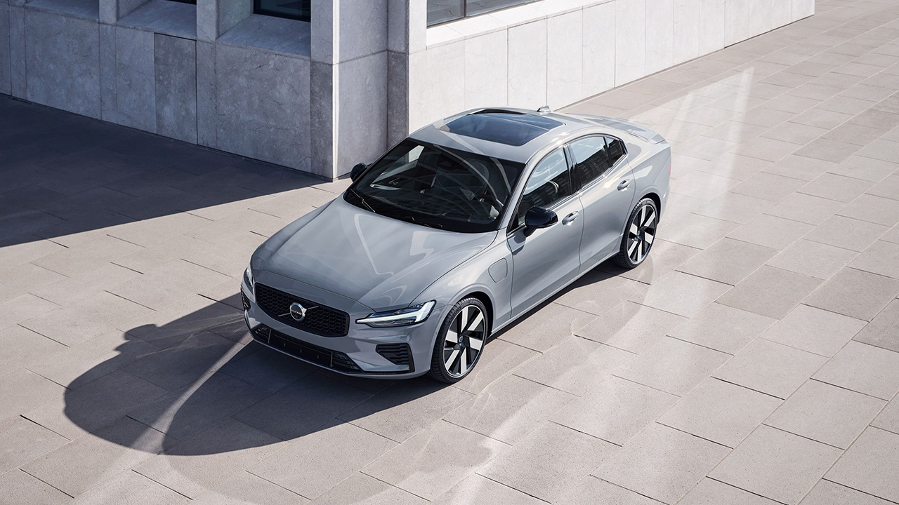 The new Volvo S60 in gray, front 3/4 view, high angle