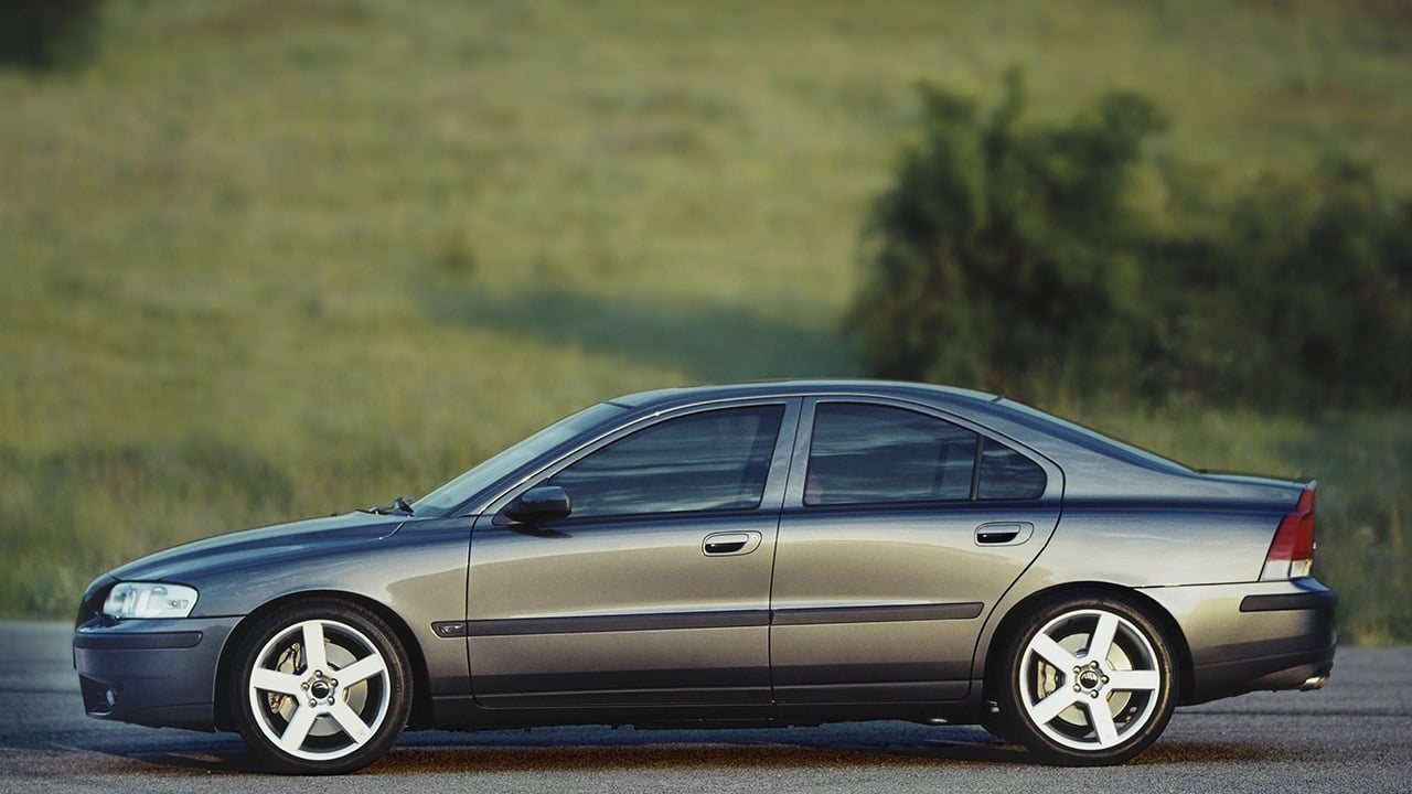 The side profile of the Volvo S60 R in gray