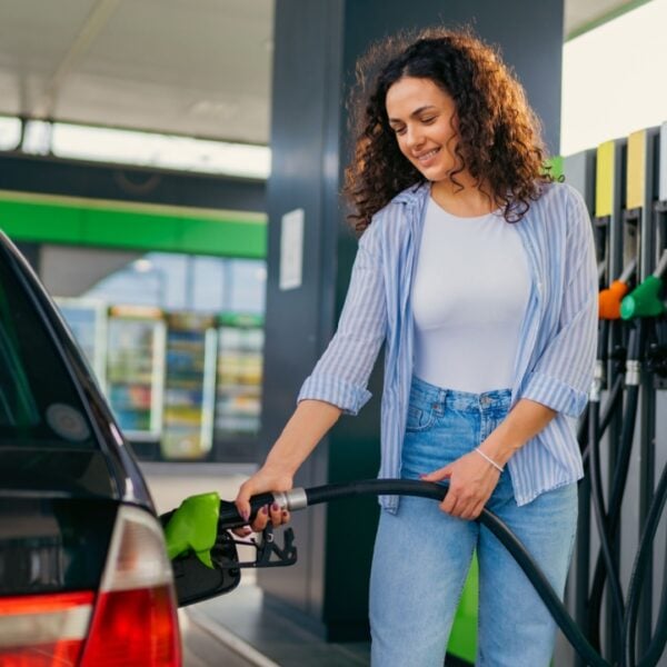 You could be making a big mistake by not turning off your car when pumping gas