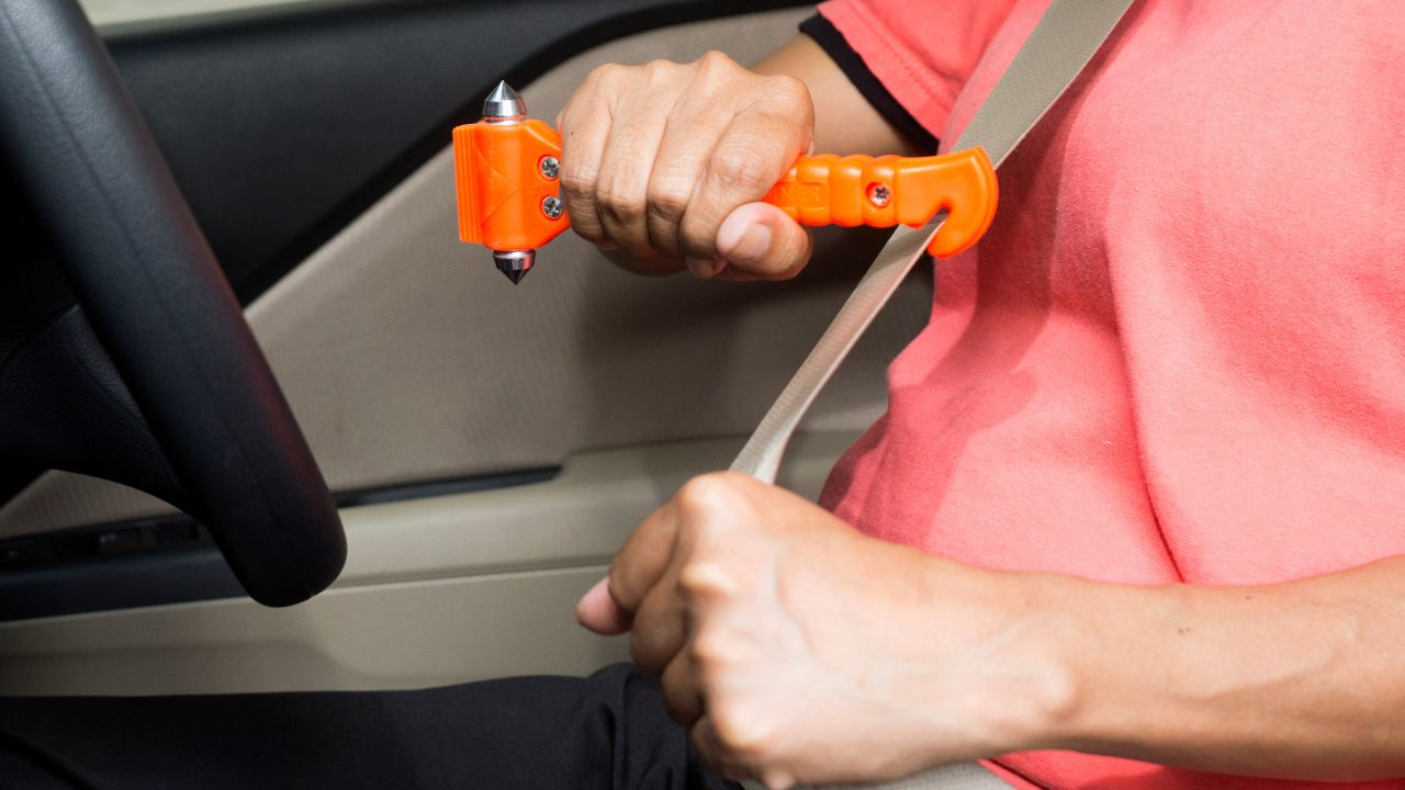 car escape tool