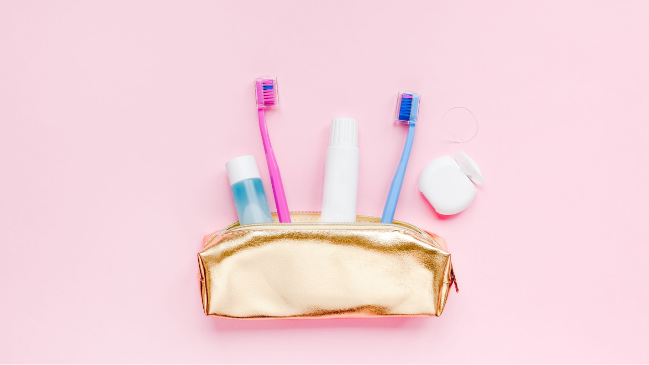 Travel set with a toothbrush