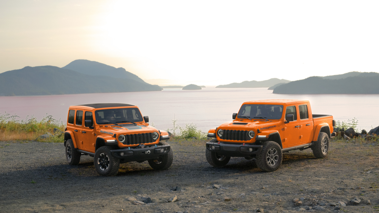 Joose Orange Jeep Wrangler Rubicon and Jeep Gladiator