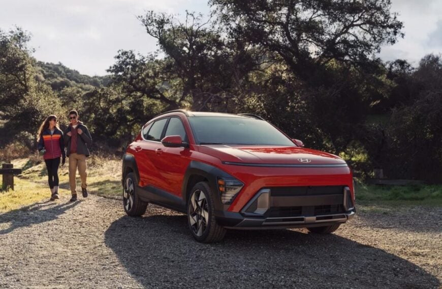 2025 Hyundai Kona with family hikers