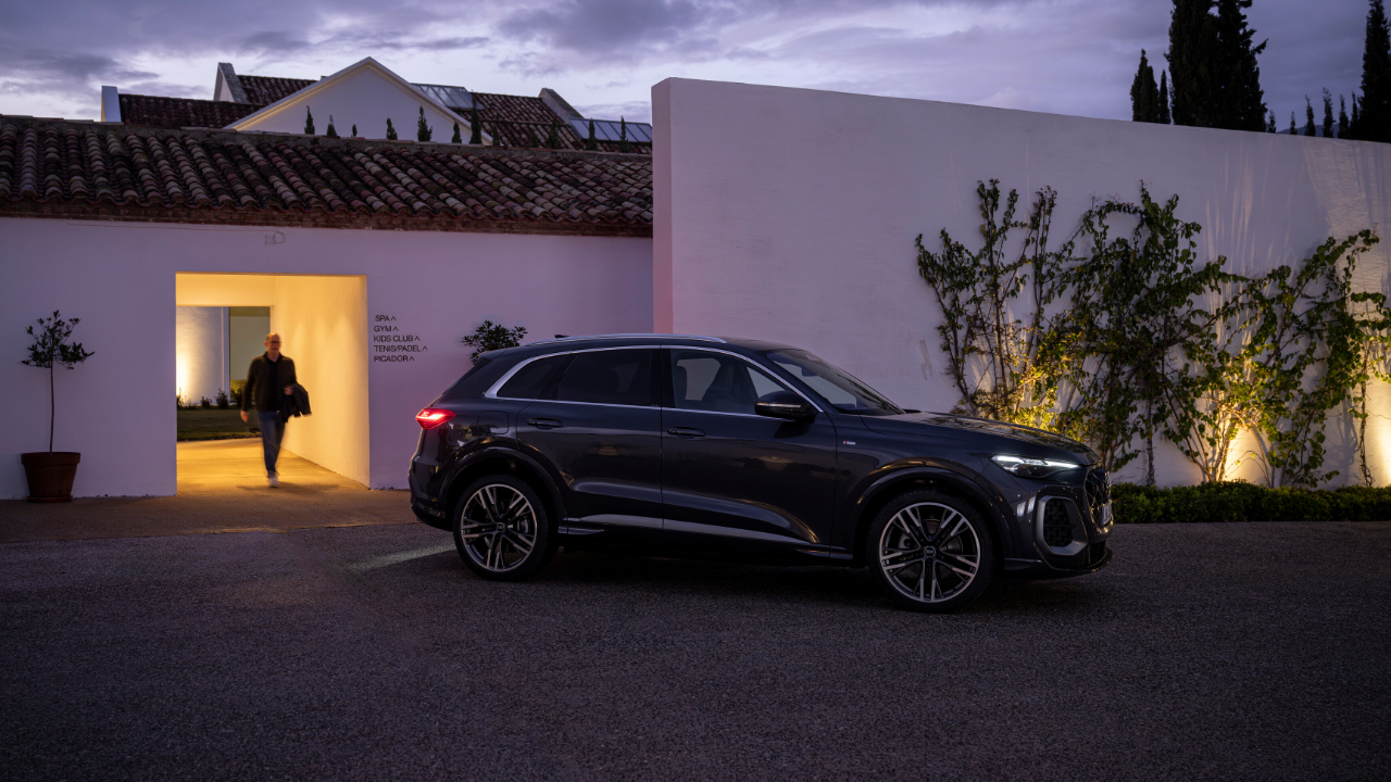 A safe ride, even at night, thanks to Matrix LED headlights and OLED digital rear lights
