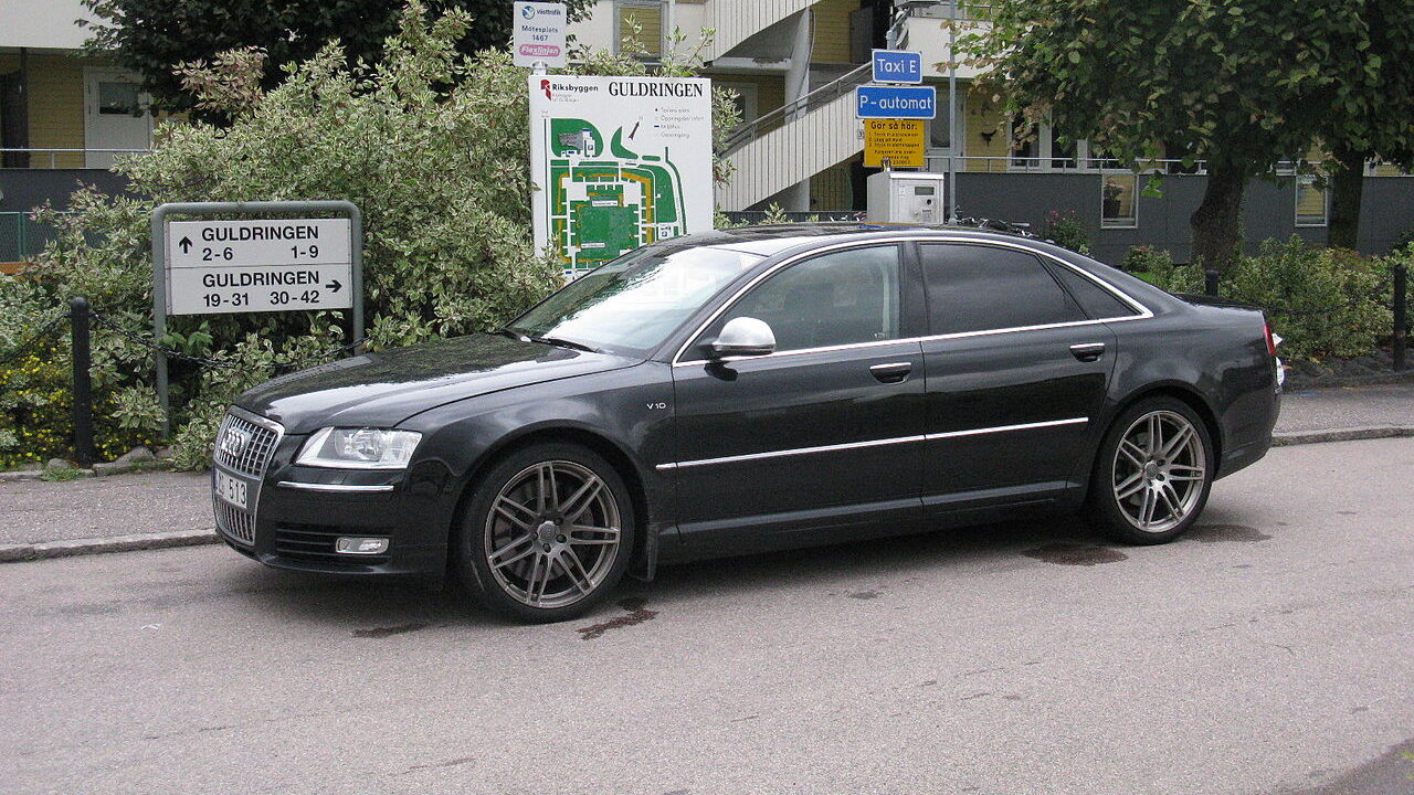 Audi S8.