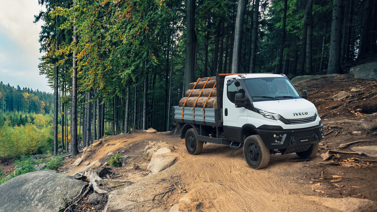 Iveco Daily 4x4 cab off-road.