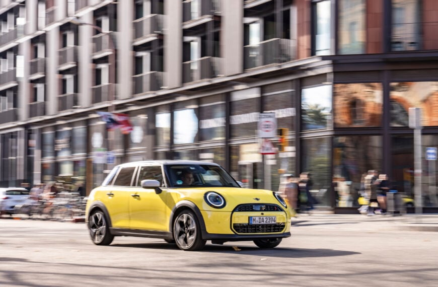 MINI Cooper S 5-Door in Classic Trim