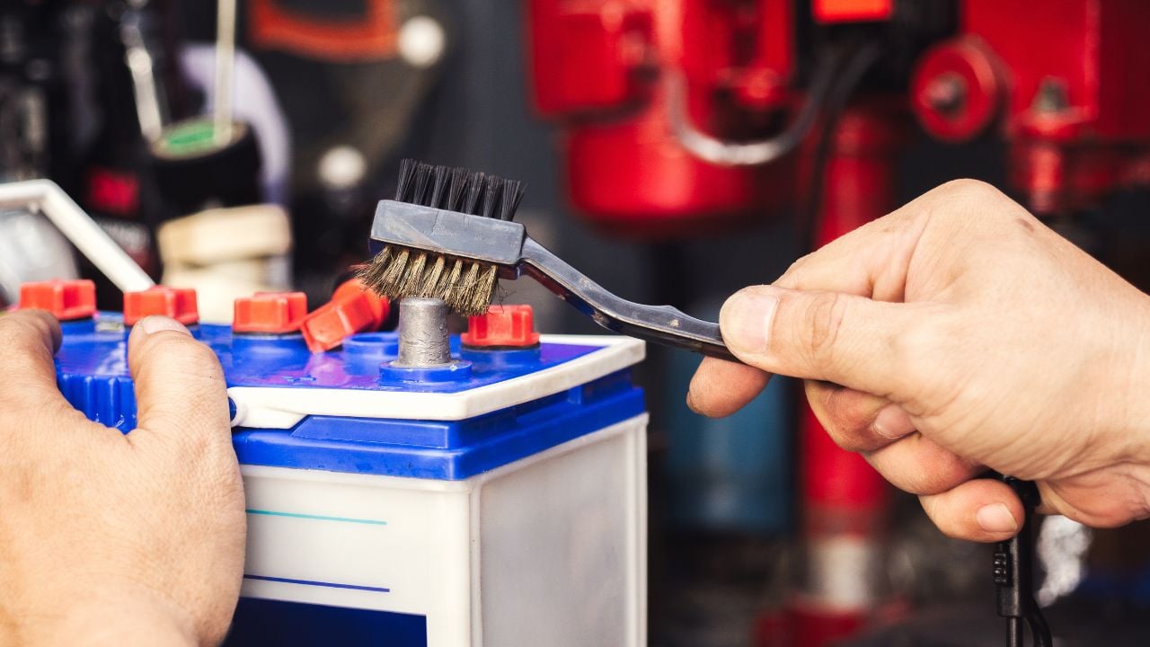 cleaning car battery