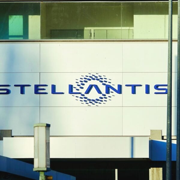 stellantis company logo