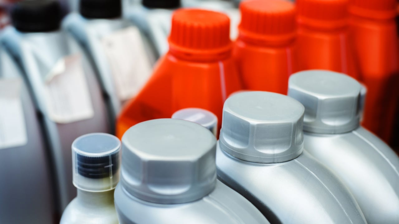 Different types of motor oil in small containers