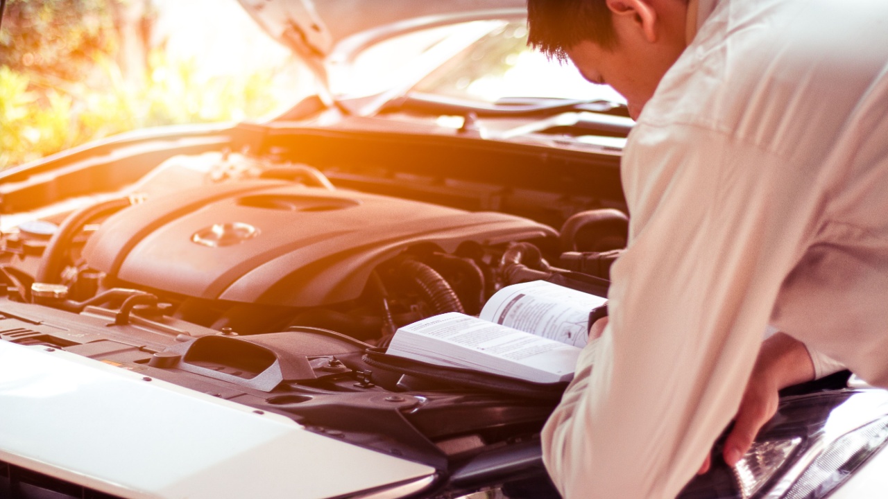 Engine maintenance, car manual reading