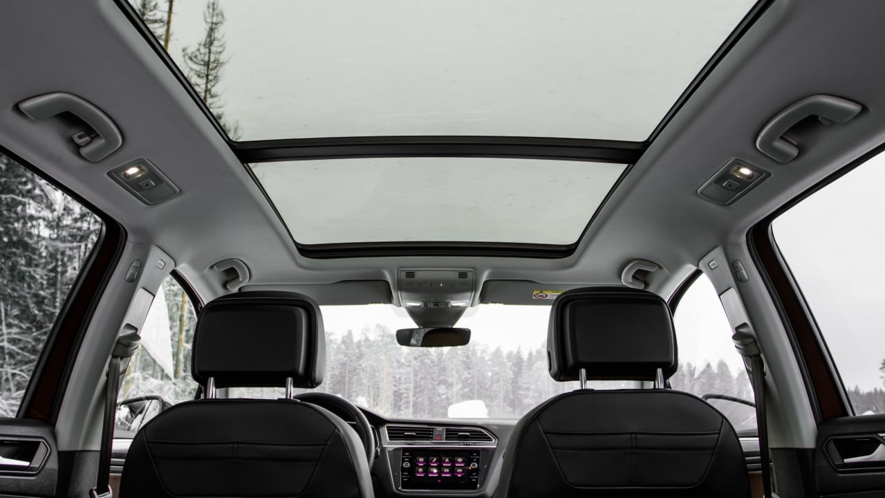 Panoramic sunroof in a car
