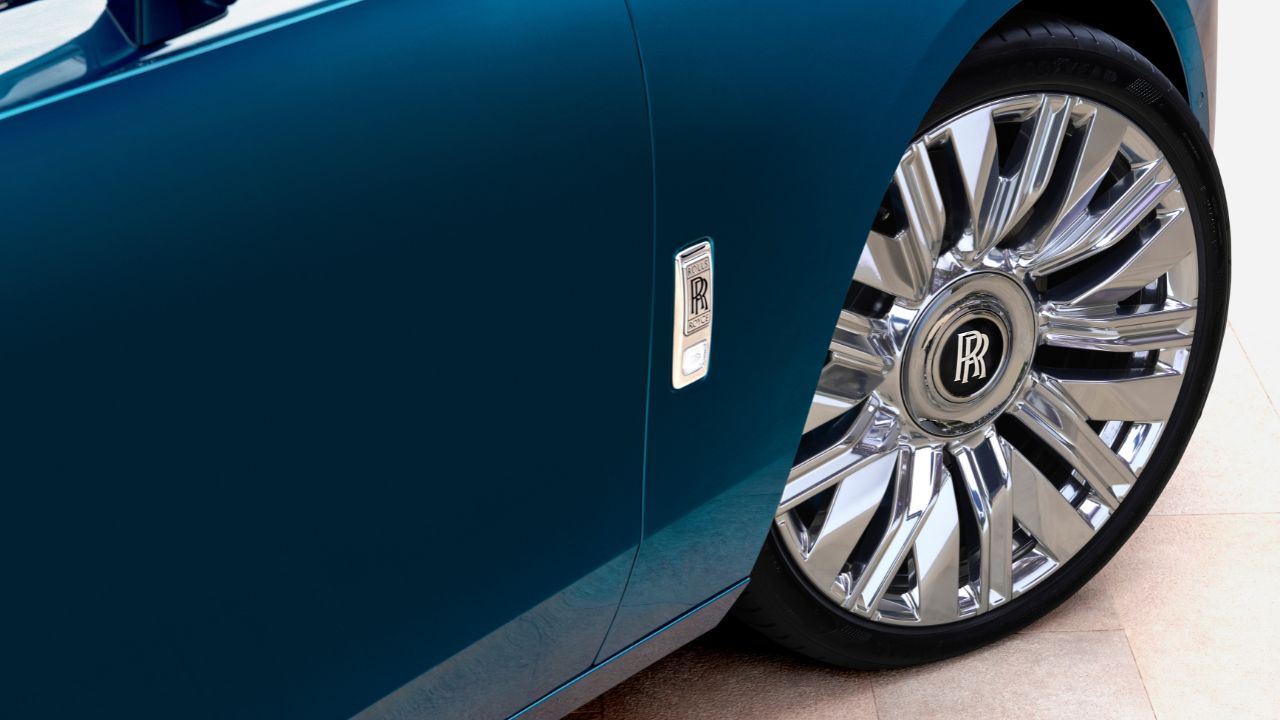 Rolls-Royce’s Self-Righting Wheel Center Caps