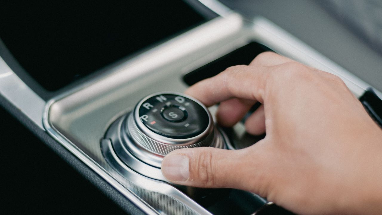 Automatic gear shifting