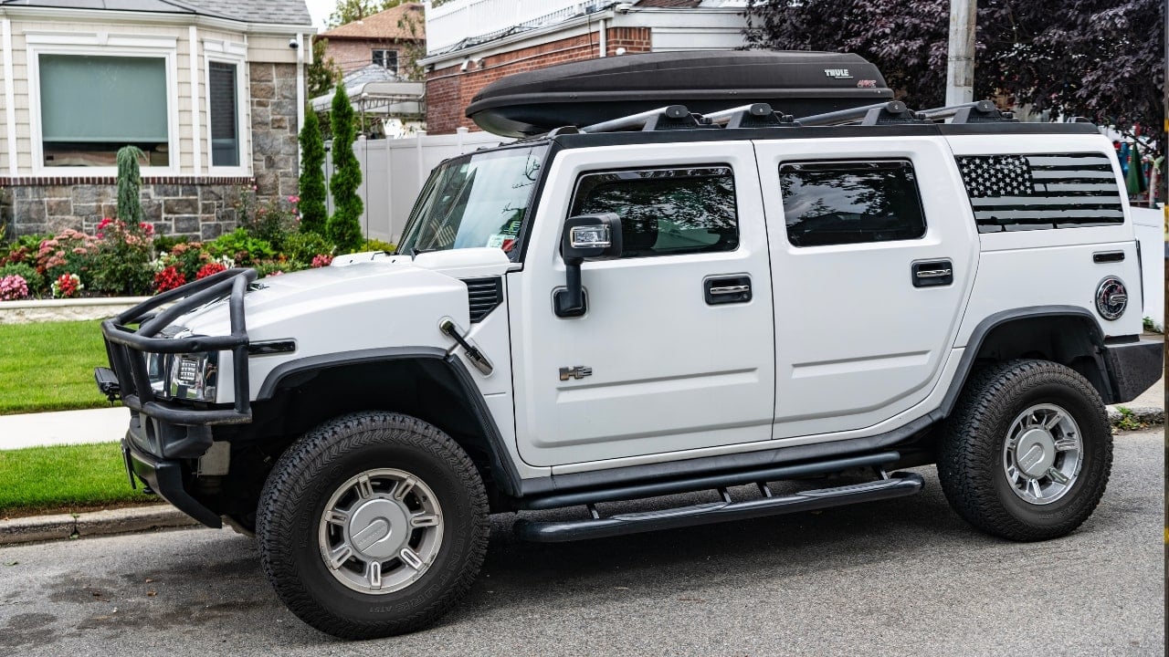 A picture of Hummer H2