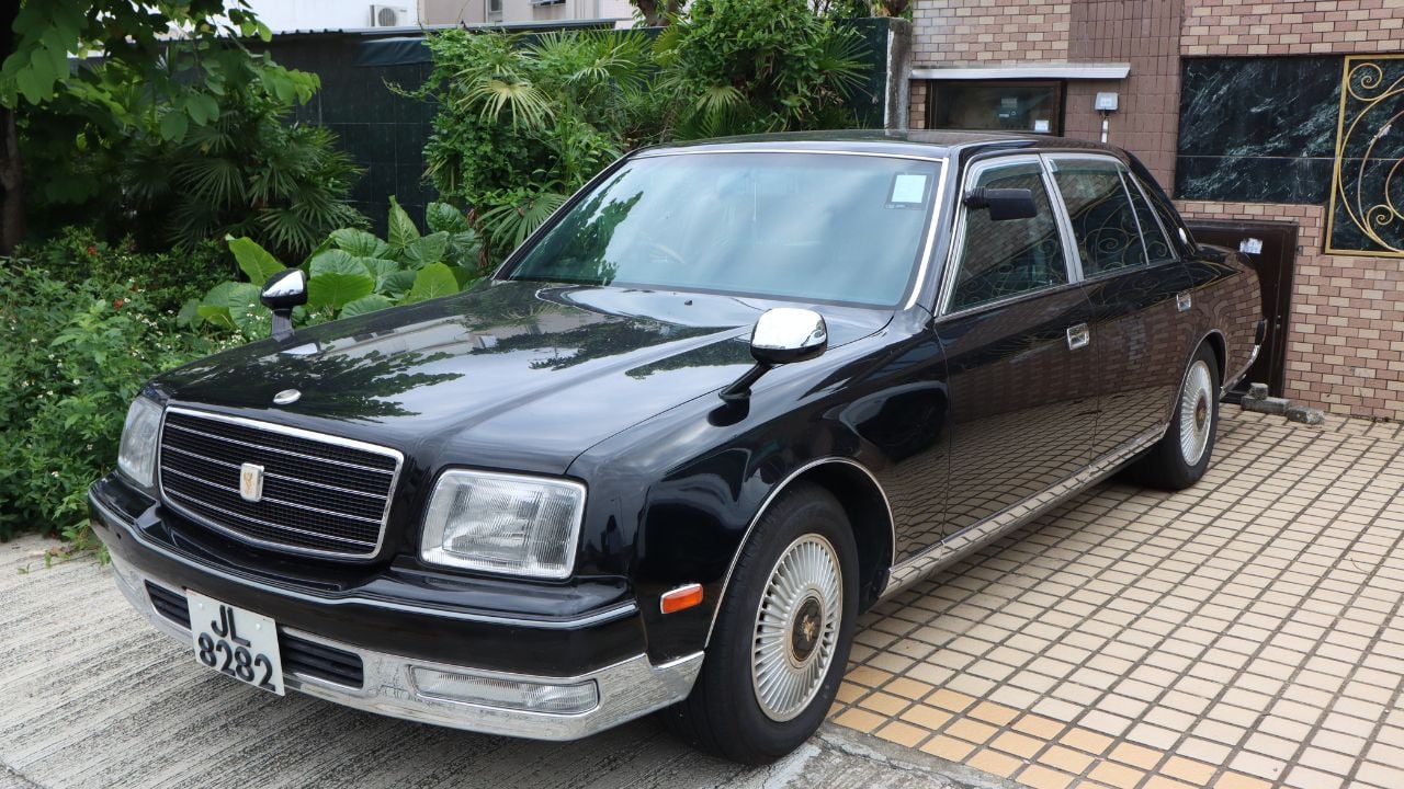 Toyota Century (G50)