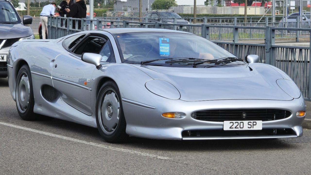 Jaguar XJ220
