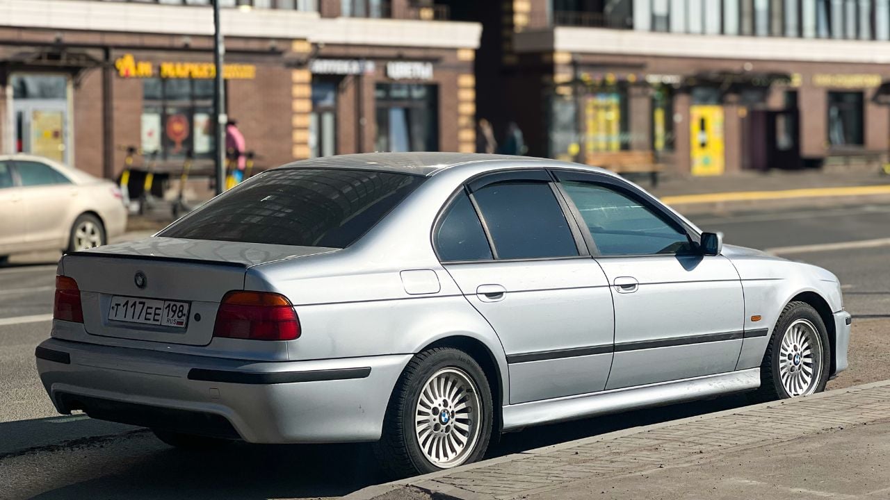 BMW 5 Series Sedan (E39)
