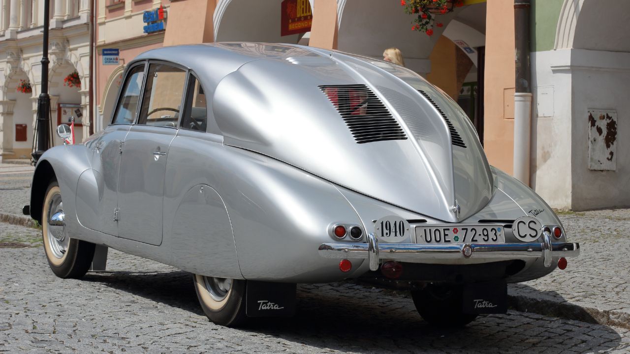 Tatra T87