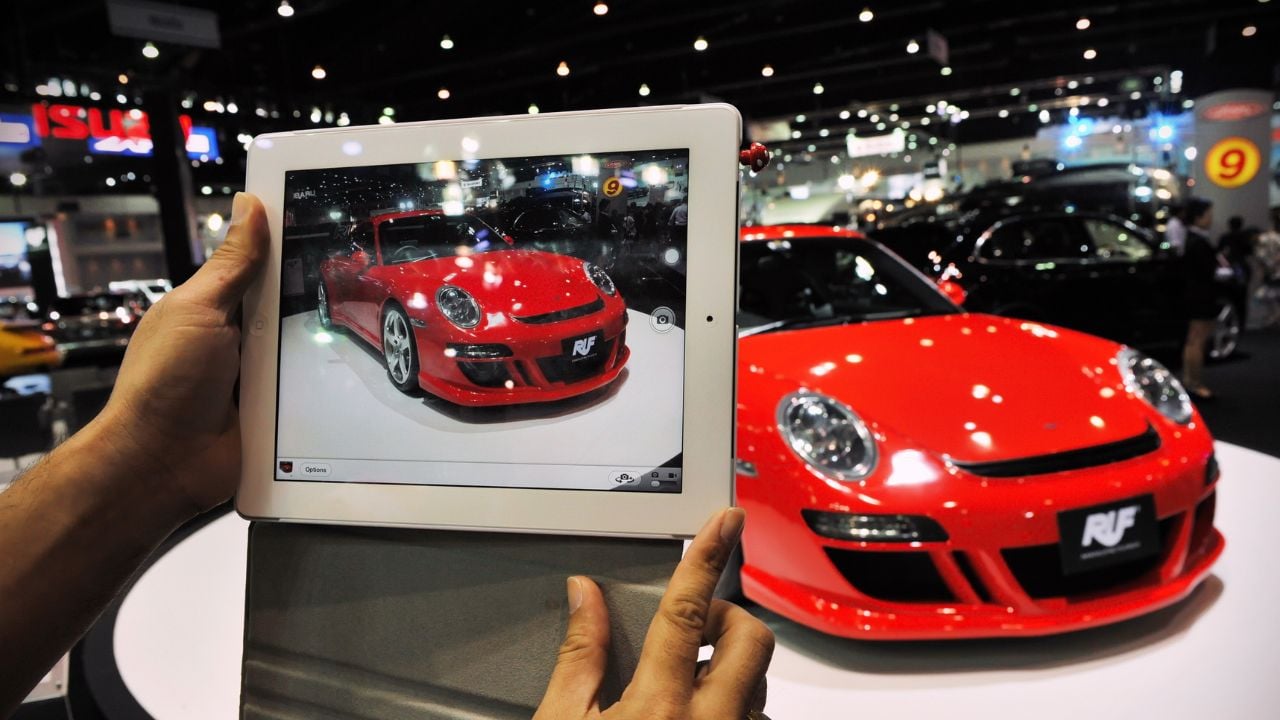 taking pictures car show