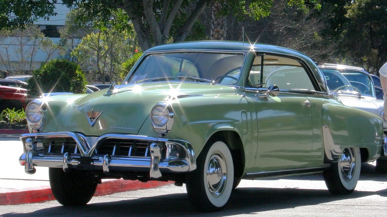 Studebaker Commander Starliner 1952