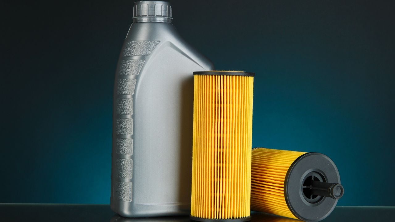 Engine oil with filter