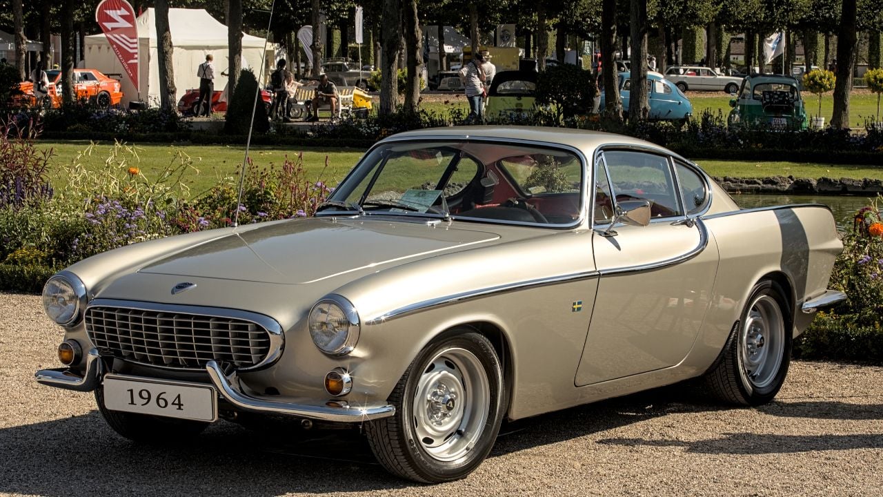 Volvo P1800