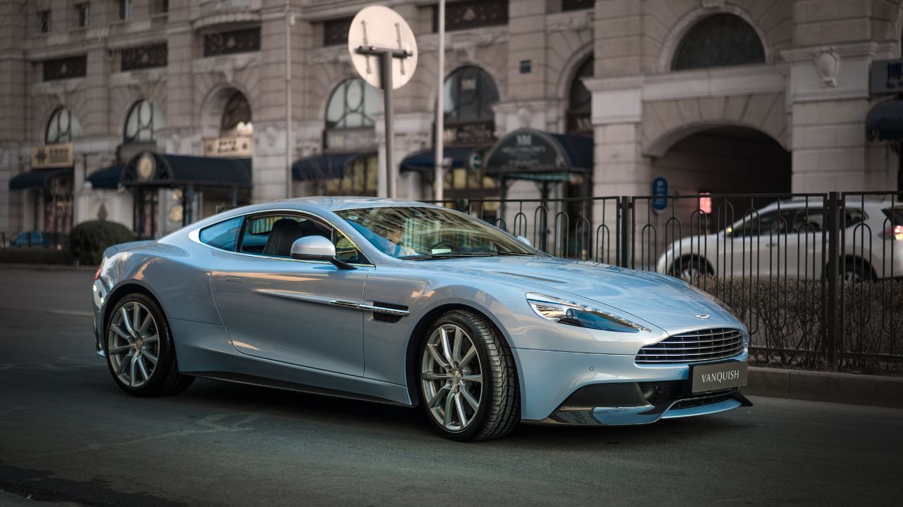 Aston Martin V12 Vanquish