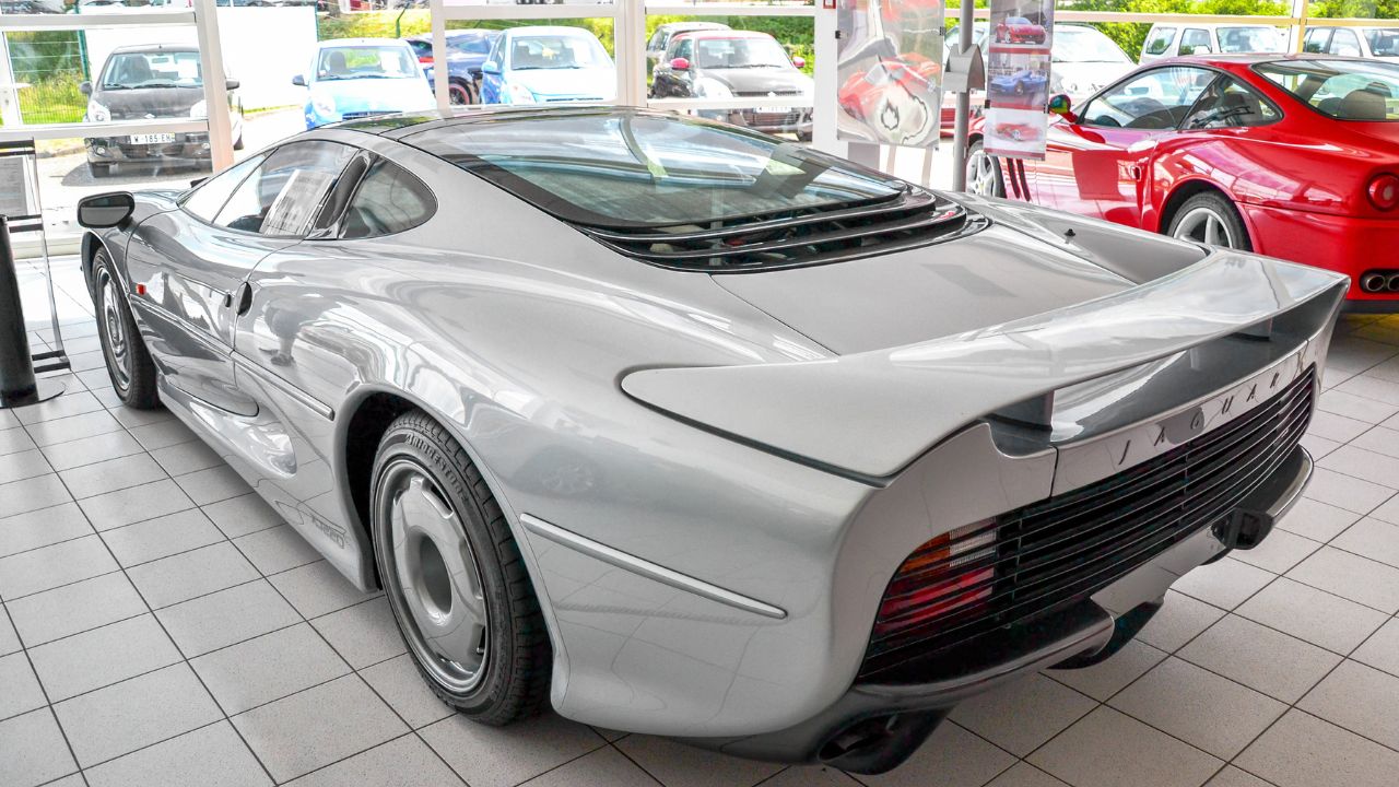 Jaguar XJ220