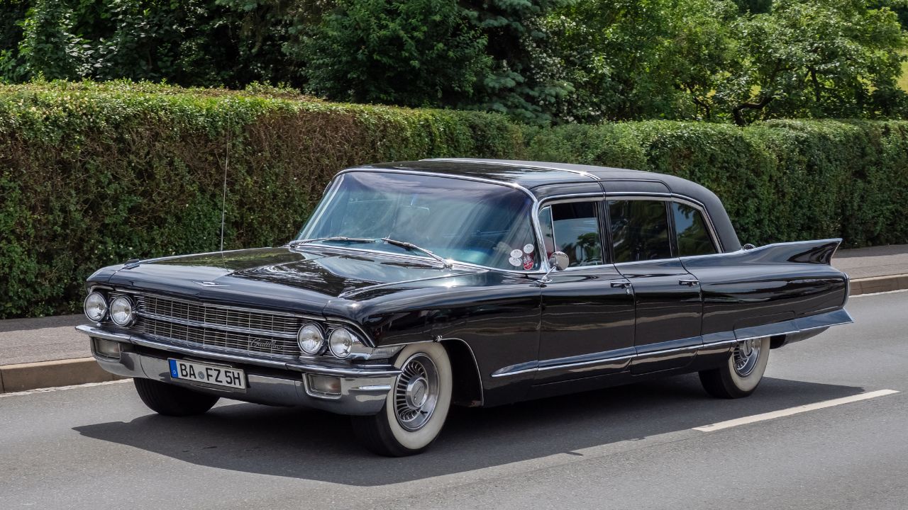 Cadillac Fleetwood Series 75