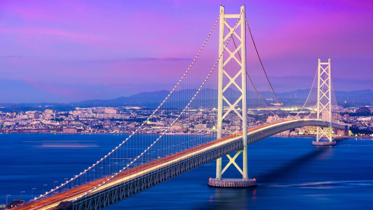 Akashi Kaiky Bridge, Japan