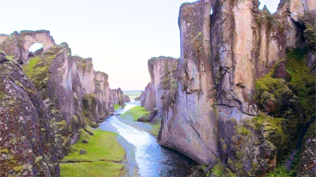 Fjaðrárgljúfur canyon (Iceland)
